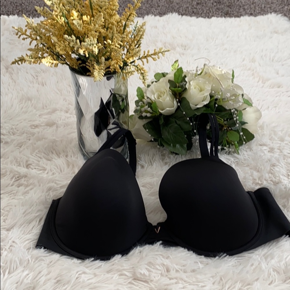 Black Victoria’s Secret Bra! Gold Detailing